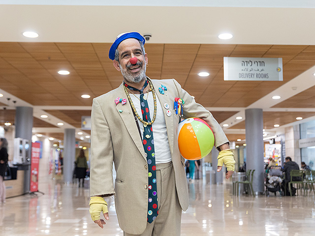 Знаменитый "больничный клоун" Душ навестил пациентов больницы "Адаса Эйн-Керем". Фоторепортаж