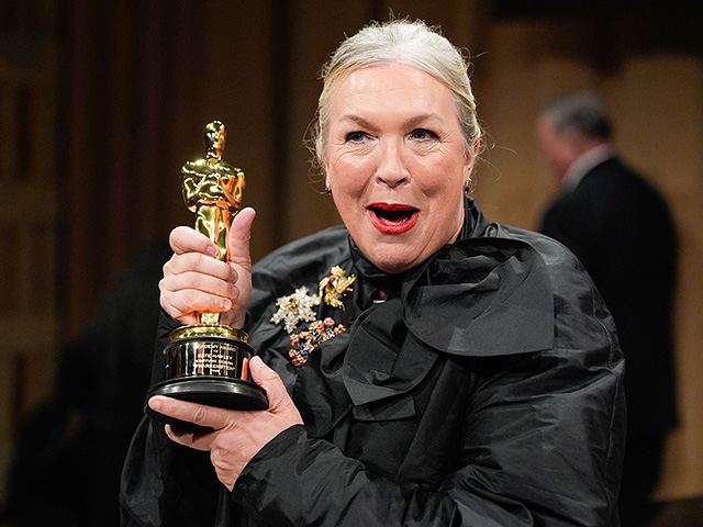 Кейт Хоули, получившая награду за дизайн костюмов к фильму «Франкенштейн»