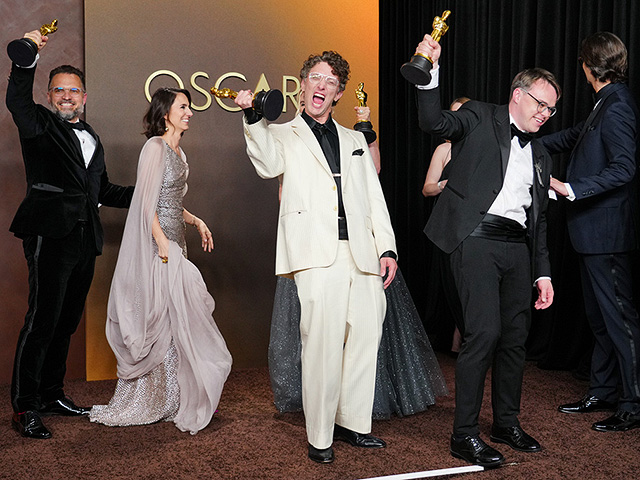 Слева направо: Радован Сибрт, Альжбета Караскова, Давид Боренштейн и Павел Таланкин, лауреаты премии за документальный фильм «Мистер Никто против Путина»