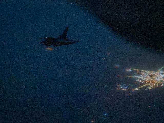 Иранские источники: нанесены мощные удары по острову Харг