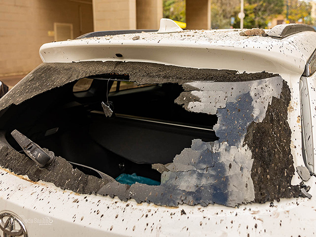 На месте падения ракеты в Ришон ле-Ционе. Фоторепортаж