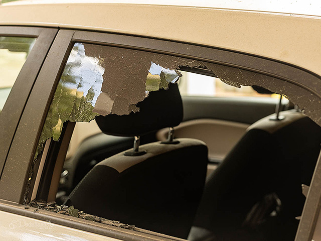 На месте падения ракеты в Ришон ле-Ционе. Фоторепортаж