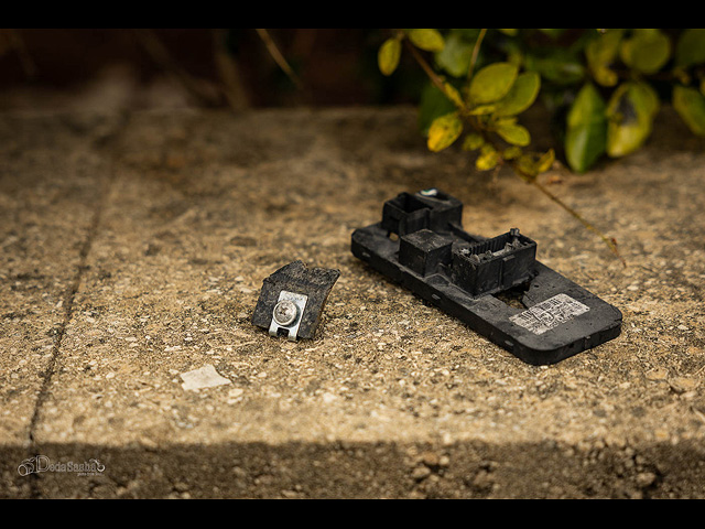 На месте падения ракеты в Ришон ле-Ционе. Фоторепортаж