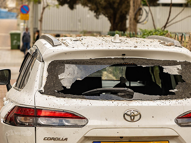 На месте падения ракеты в Ришон ле-Ционе. Фоторепортаж