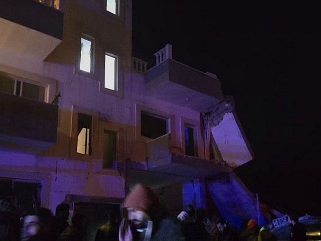 Источники: ВВС ЦАХАЛа атаковали цели на востоке Ливана, есть убитые
