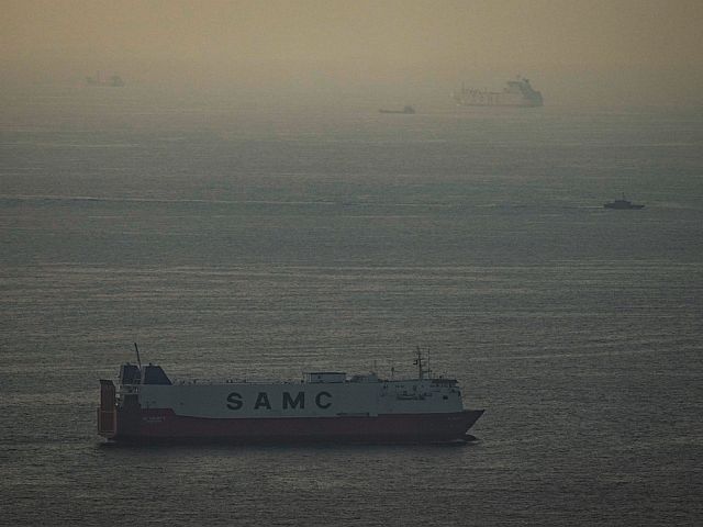 Иран готов разрешить японским судам проходить через Ормузский пролив