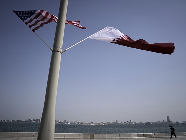 Минобороны Катара сообщило о падении вертолета в территориальных водах
