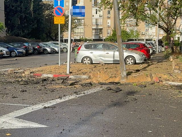 Тревога в центре Израиля, ракетный обстрел из Ирана
