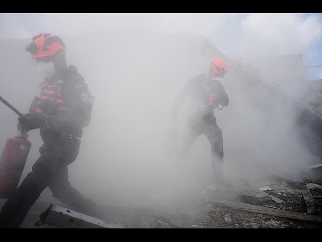 Падение иранской ракеты в Димоне: сильные разрушения, десятки пострадавших. Фоторепорта