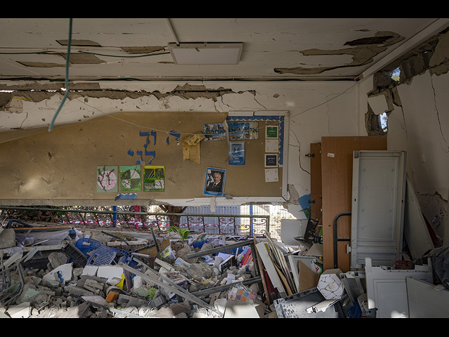 Падение иранской ракеты в Димоне: сильные разрушения, десятки пострадавших. Фоторепортаж