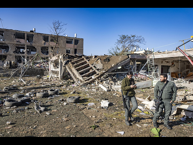 Падение иранской ракеты в Димоне: сильные разрушения, десятки пострадавших. Фоторепортаж