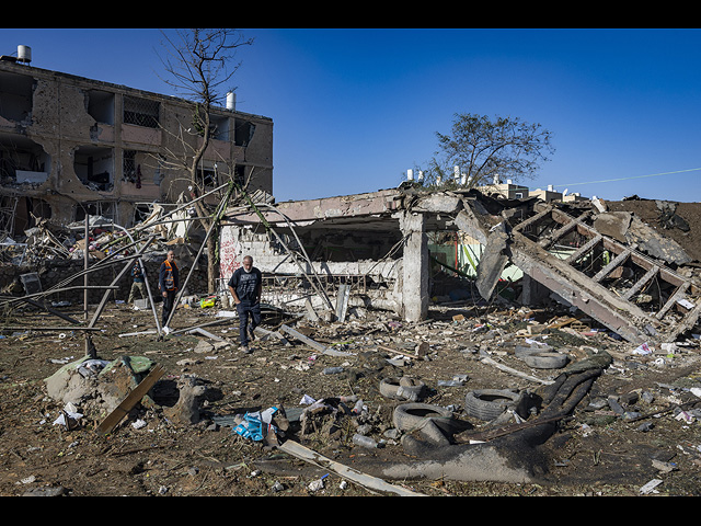 Падение иранской ракеты в Димоне: сильные разрушения, десятки пострадавших. Фоторепортаж
