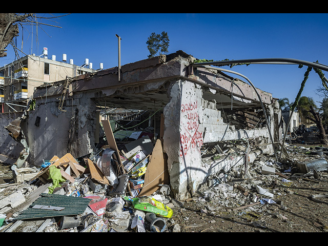 Падение иранской ракеты в Димоне: сильные разрушения, десятки пострадавших. Фоторепортаж