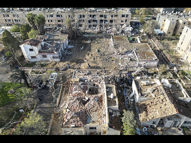 Падение иранской ракеты в Димоне: сильные разрушения, десятки пострадавших. Фоторепортаж