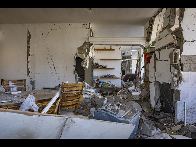 Падение иранской ракеты в Димоне: сильные разрушения, десятки пострадавших. Фоторепортаж