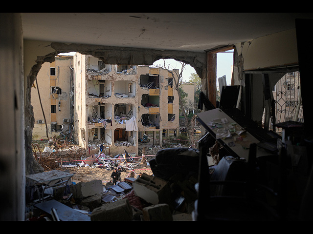 Падение иранской ракеты в Димоне: сильные разрушения, десятки пострадавших. Фоторепортаж