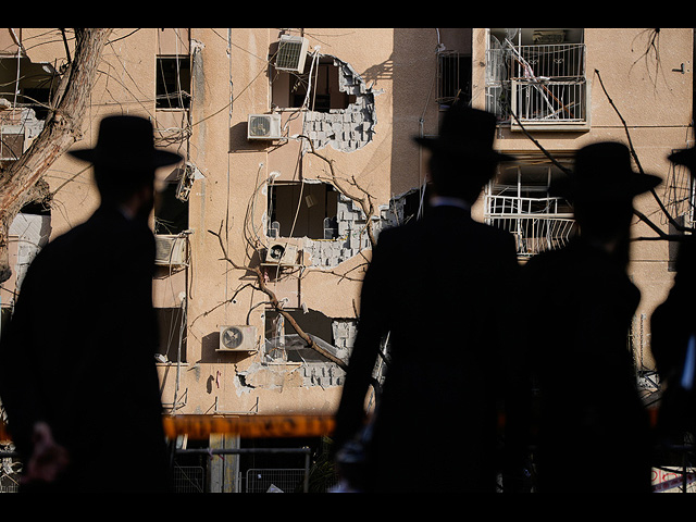 Падение иранской ракеты в Димоне: сильные разрушения, десятки пострадавших. Фоторепортаж