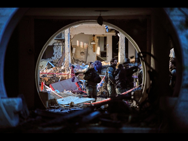 Падение иранской ракеты в Димоне: сильные разрушения, десятки пострадавших. Фоторепортаж