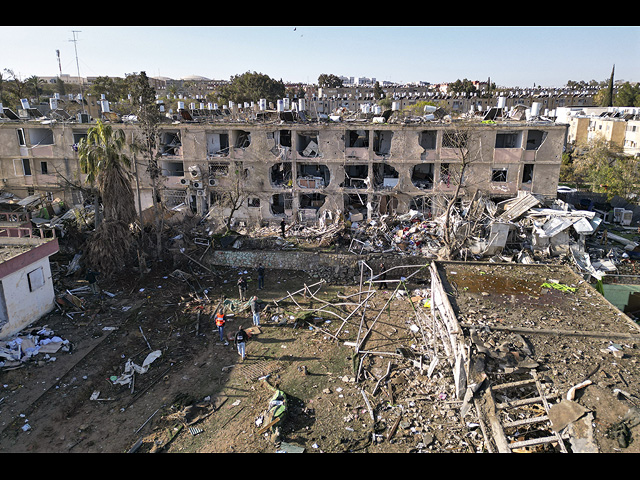 Падение иранской ракеты в Димоне: сильные разрушения, десятки пострадавших. Фоторепортаж