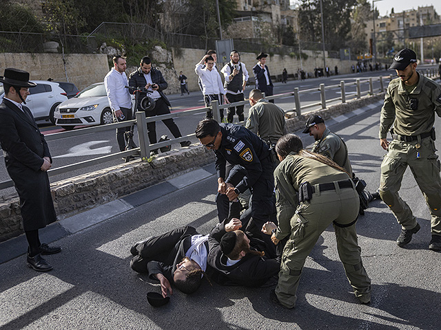 В Иерусалиме проходит акция протеста "харедим" против задержания религиозного уклониста