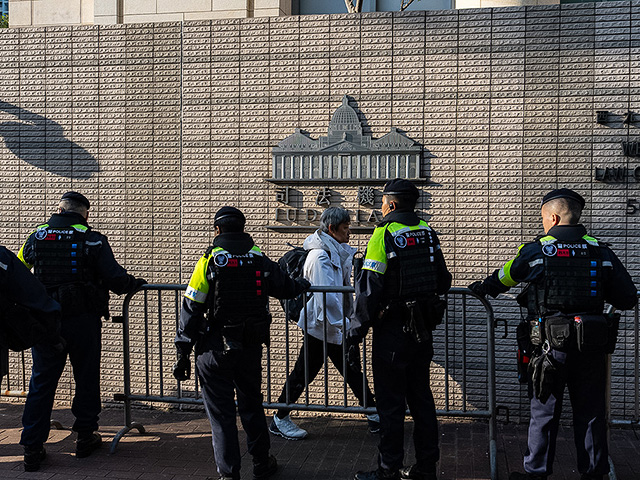 Полиция Гонконга теперь может требовать пароли от телефонов согласно новым правилам безопасности