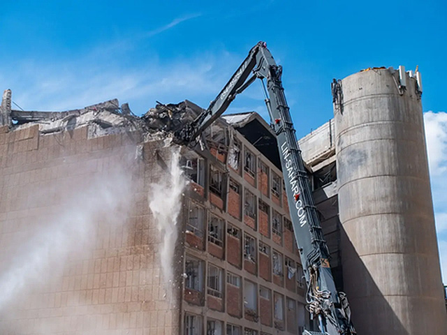 Начат снос хирургического корпуса больницы "Сорока", пострадавшего от иранской ракеты