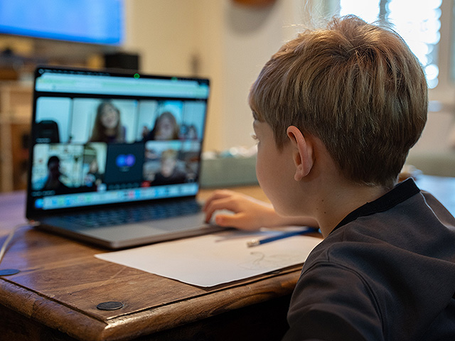 Психологи показали, какую эмоциональную нагрузку несут израильские учителя во время войны