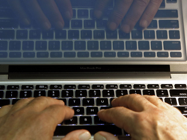 Связанные с Ираном хакеры заявили, что взломали личную почту директора ФБР