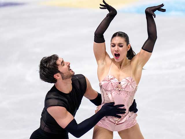 В соревнованиях танцевальных пар лидируют французы Лоранс Фурнье Бодри и Гийом Сизерон