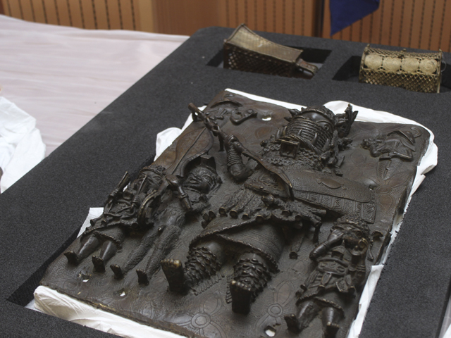 Швейцария вернет Нигерии десятки ценных культурных артефактов, "бронзу Бенина"