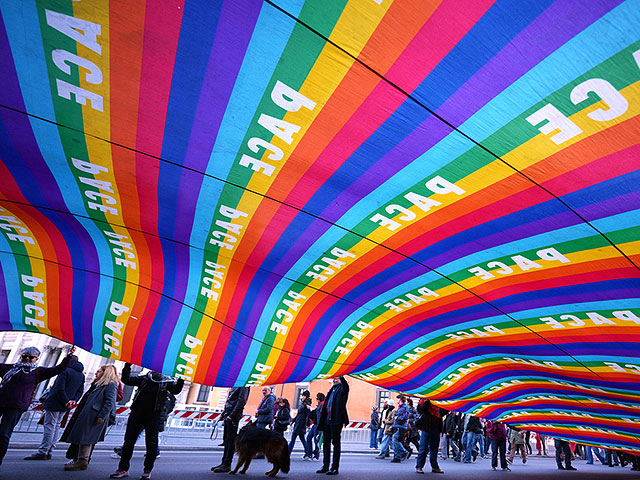 "Нет королям!": в США прошли манифестации против Трампа и войны в Иране. Фоторепортаж