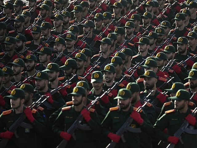 В Иране начат набор добровольцев "Джанфада" для отражения американского вторжения