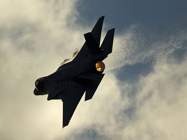 ВВС Израиля и США нанесли авиаудары по целям в центральной части Ирана