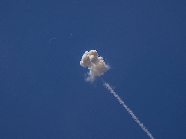 Выпущенная из Ирана по центру Израиля ракета перехвачена, пострадавших нет