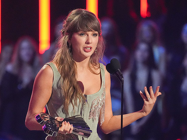 На Тейлор Свифт подали в суд из-за названия альбома