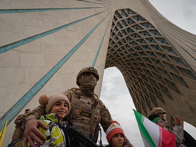 BBC: Иран начал набирать в КСИР детей