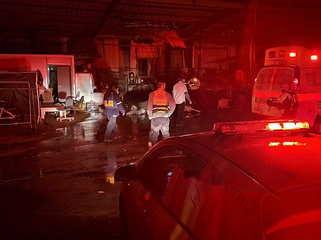 Последствия ракетного обстрела в А-Шароне: погиб иностранный рабочий
