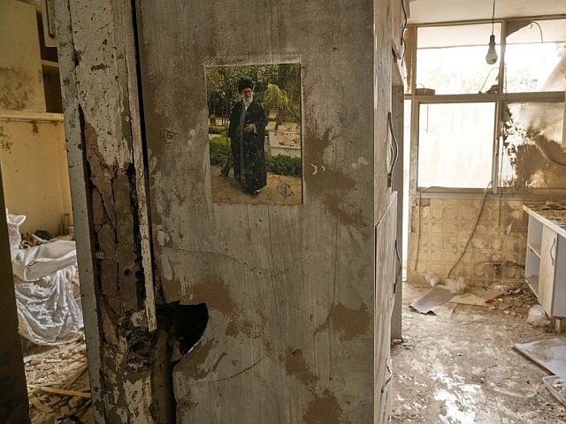 На востоке Тегерана прогремели взрывы