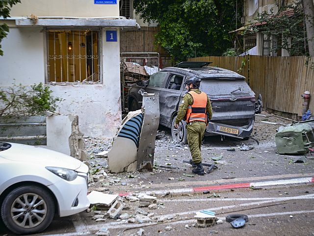 Сообщения о падении осколков возле школы в Петах-Тикве