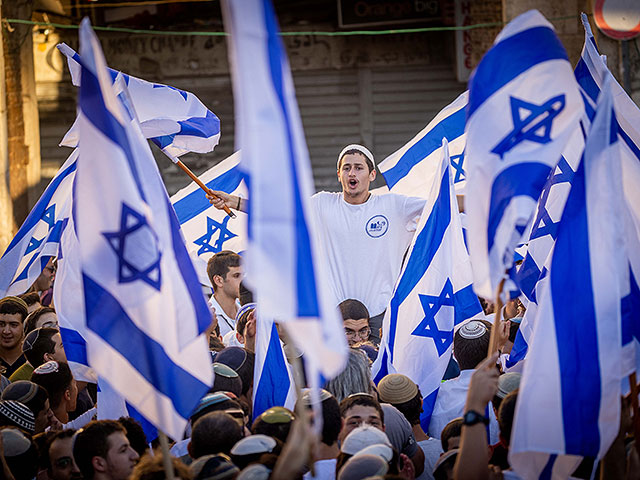 Опрос: молодые израильтяне определяют себя как правые и поддерживают Нетаниягу