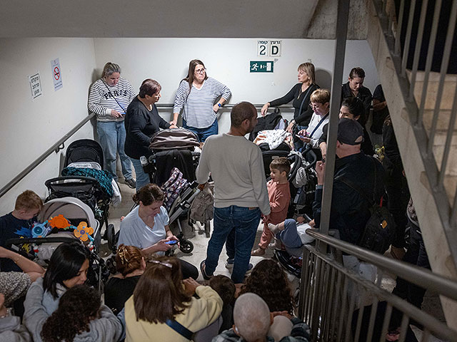 Шестая за вечер ракетная тревога в центре Израиля, сирены в Хайфе: обстрел из Ирана и Ливана