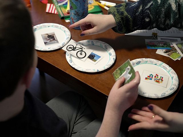 Родители детей с аутизмом говорят об ухудшении состояния детей из-за войны