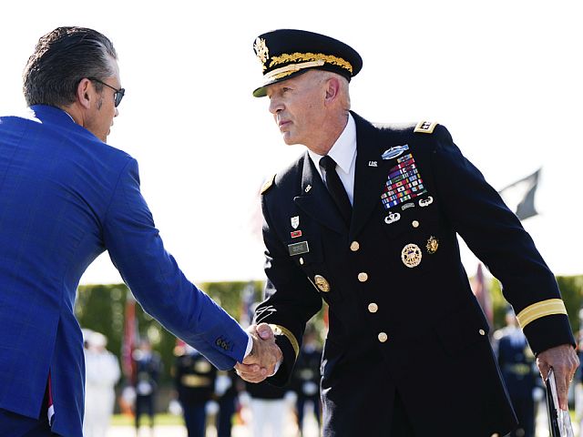 Глава Пентагона потребовал отставки начальника штаба сухопутных войск США