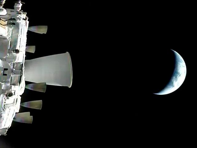 NASA: "Экипаж миссии Artemis II летит к Луне"