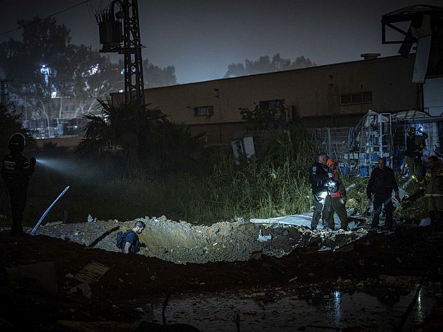 Мэр Петах-Тиквы Рами Гринберг сорвал прямой эфир турецких журналистов с места падения ракеты