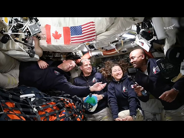 Половина пути позади: фоторепортаж о первой за полвека пилотируемой миссии к Луне