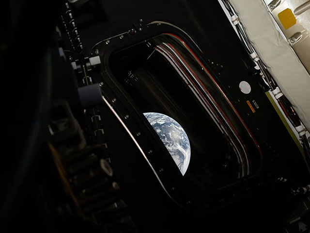 Половина пути позади: фоторепортаж о первой за полвека пилотируемой миссии к Луне