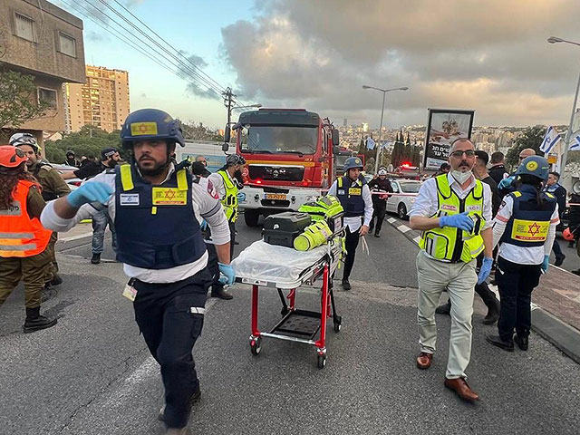 В Хайфе ракетой поврежден семиэтажный дом, есть раненые