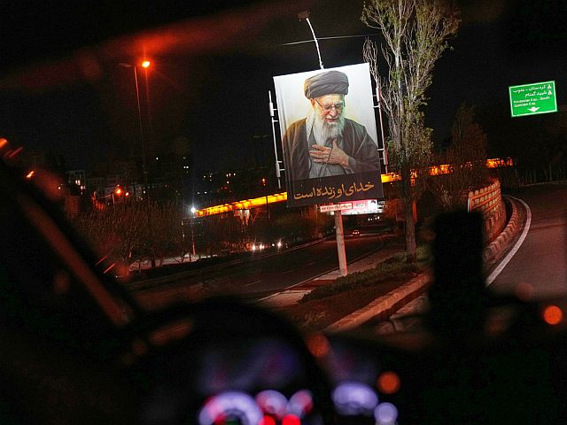 Нанесены авиаудары по целям в Тегеране