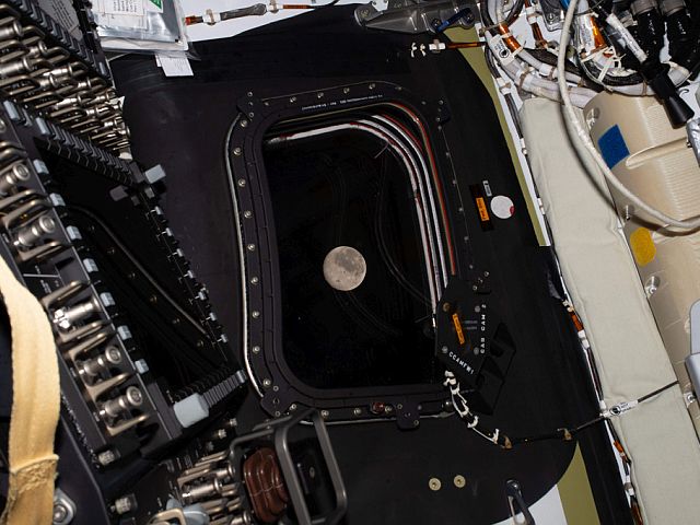 Artemis II завершил облет Луны и взял курс на Землю